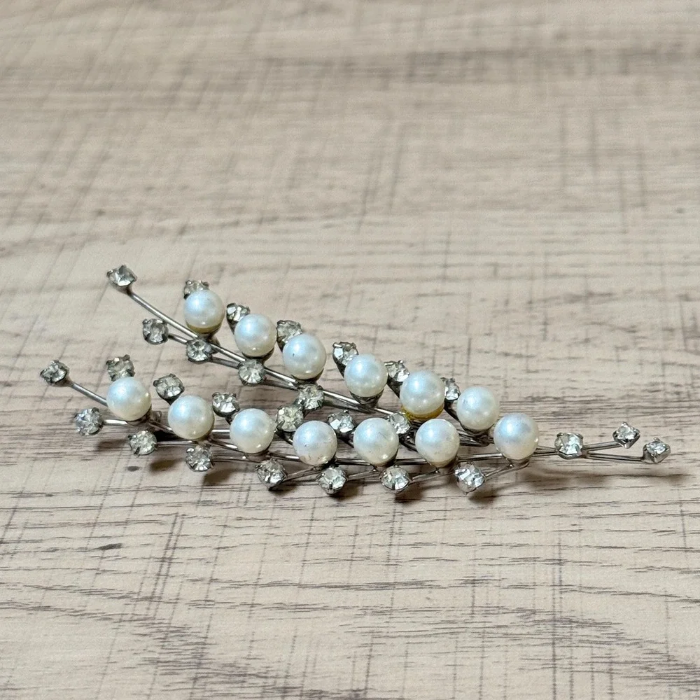 Vintage Classic Silver Tone Faux Pearl Thistle Sprig Leaf Foliage Nature Brooch